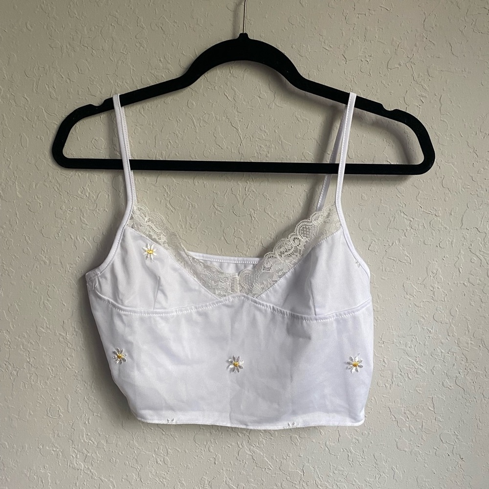 white daisy tank top with lace
